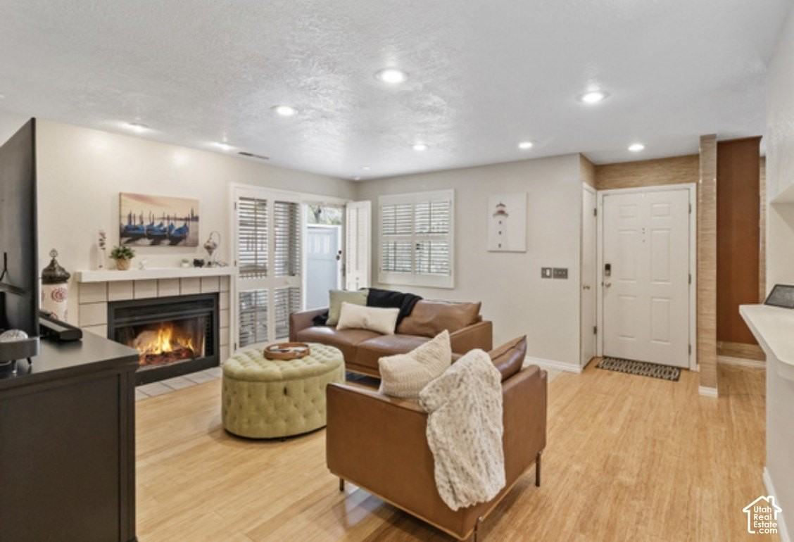 1498 E Foxboro Dr #1 - Photo 3 of 23