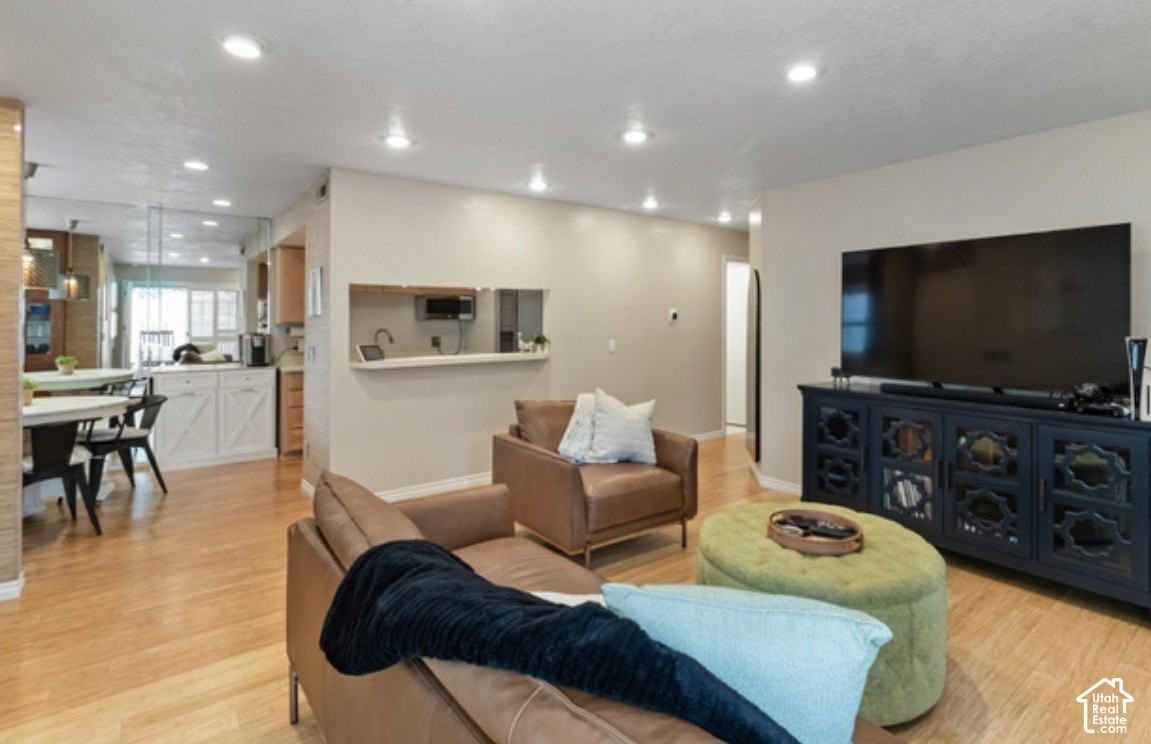 1498 E Foxboro Dr #1 - Photo 4 of 23