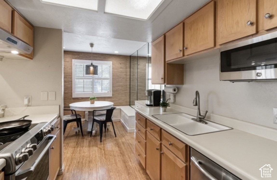 1498 E Foxboro Dr #1 - Photo 7 of 23