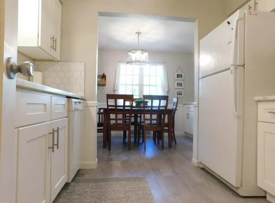 495 Parkside Dr #1 - Photo 4 of 23