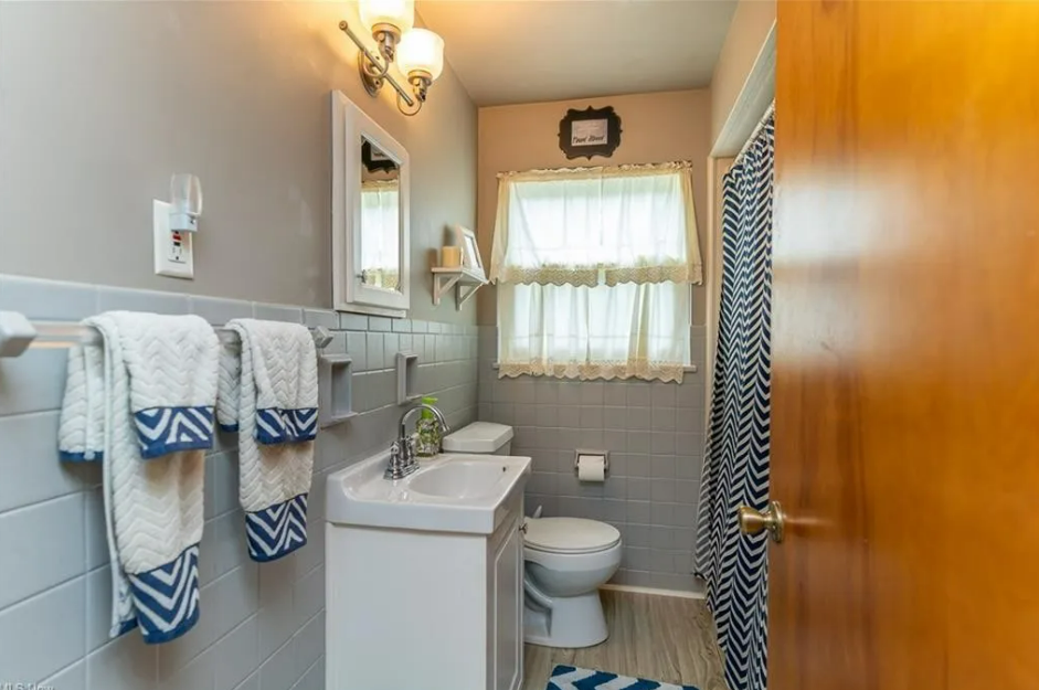 495 Parkside Dr #1 - Photo 7 of 23
