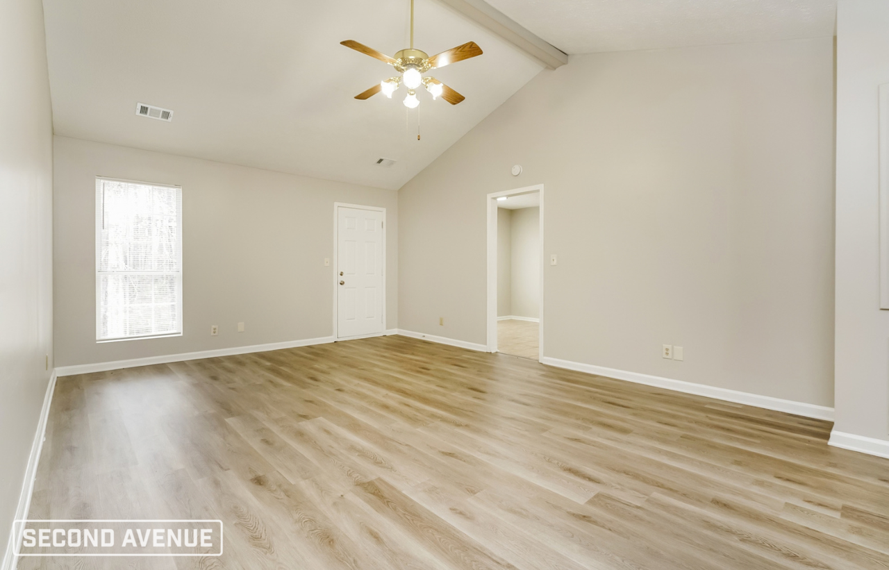 305 Shamrock Way - Photo 2 of 18