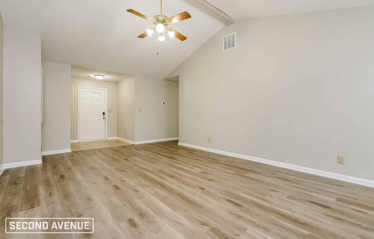 305 Shamrock Way - Photo 4 of 18