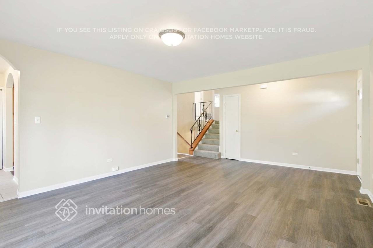 26W257 Harrison Ave - Photo 2 of 16