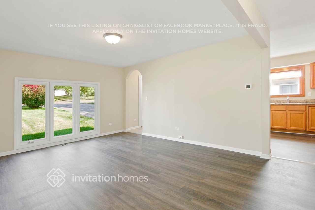 26W257 Harrison Ave - Photo 3 of 16