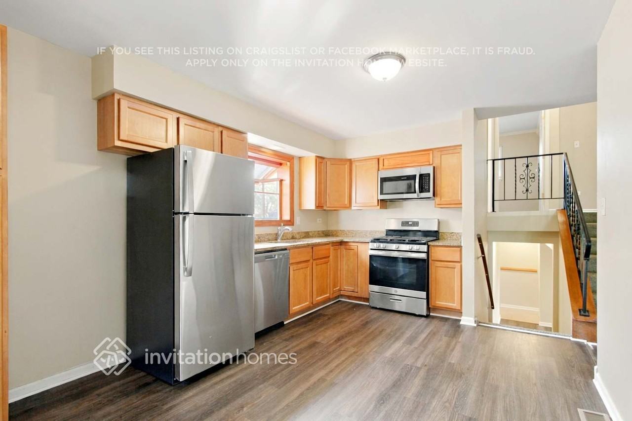 26W257 Harrison Ave - Photo 5 of 16