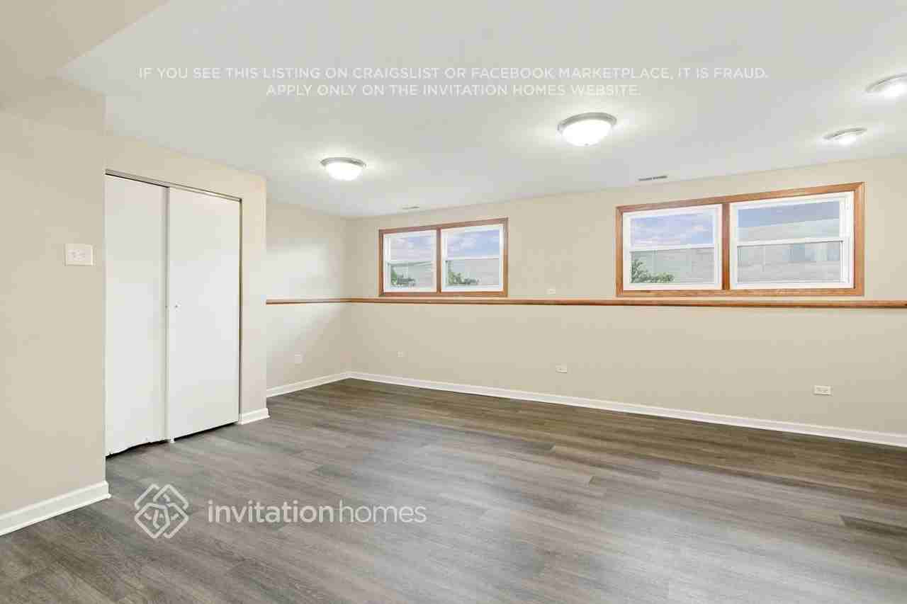 26W257 Harrison Ave - Photo 6 of 16