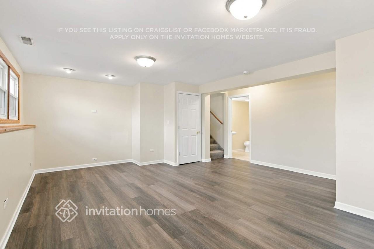 26W257 Harrison Ave - Photo 7 of 16