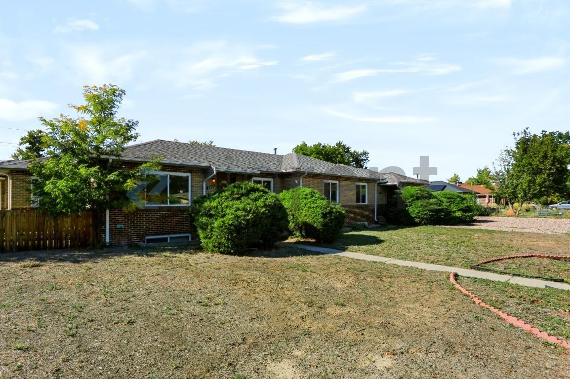 2301 Newport St - Photo 2 of 22