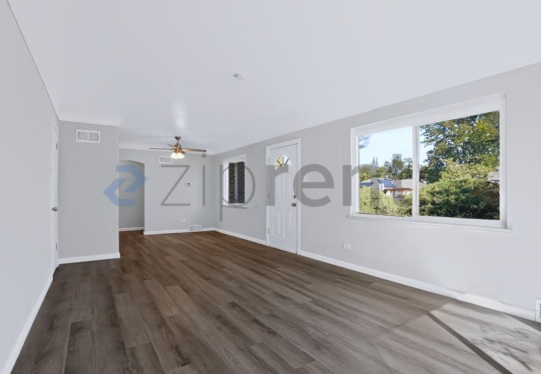 2301 Newport St - Photo 5 of 22