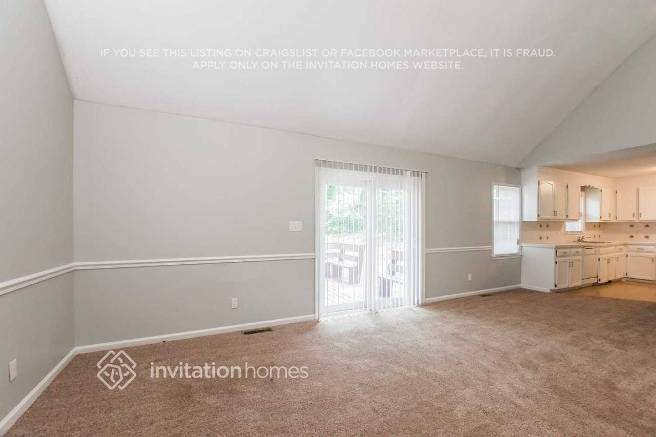 1936 Montclair Ave - Photo 5 of 21