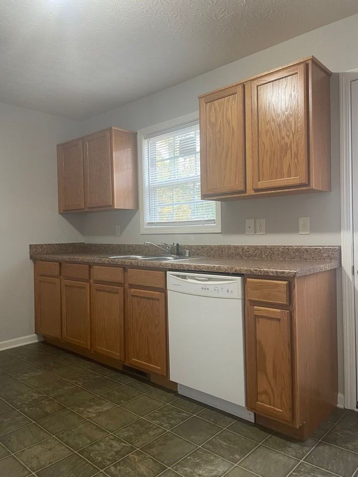 387 Lower Stone Ave - Photo 6 of 11