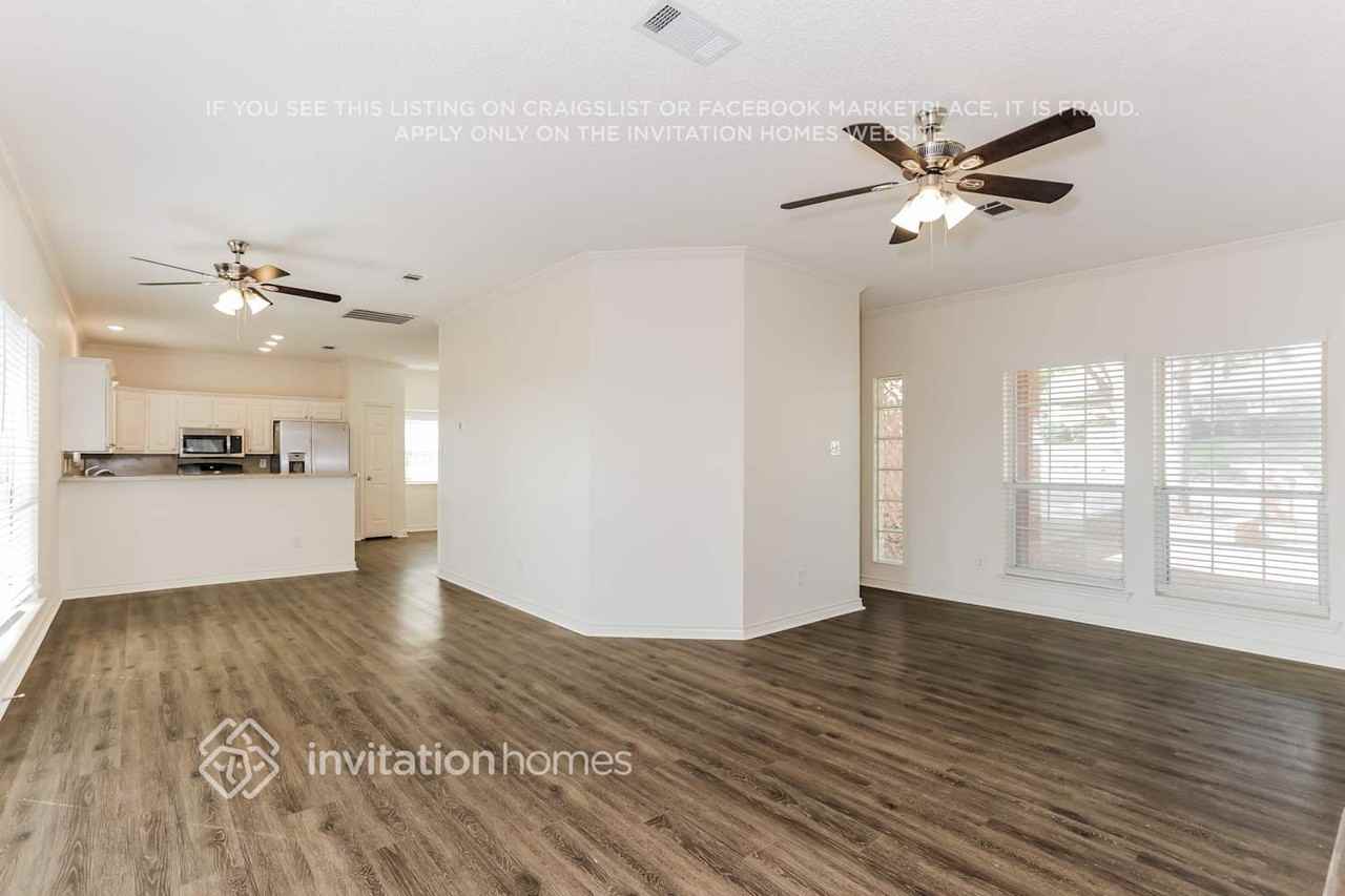 6104 Pennsylvania Ave - Photo 4 of 19