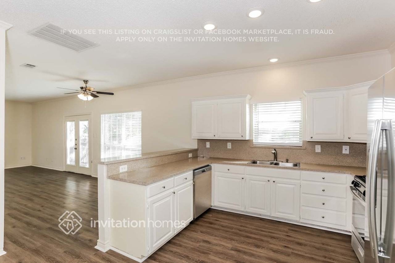 6104 Pennsylvania Ave - Photo 6 of 19