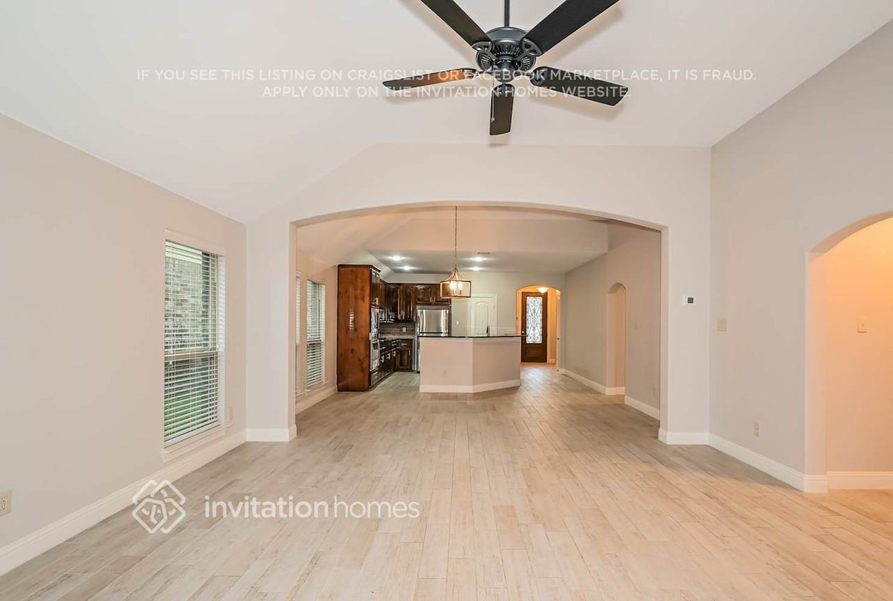 119 Charleston Ln - Photo 2 of 16