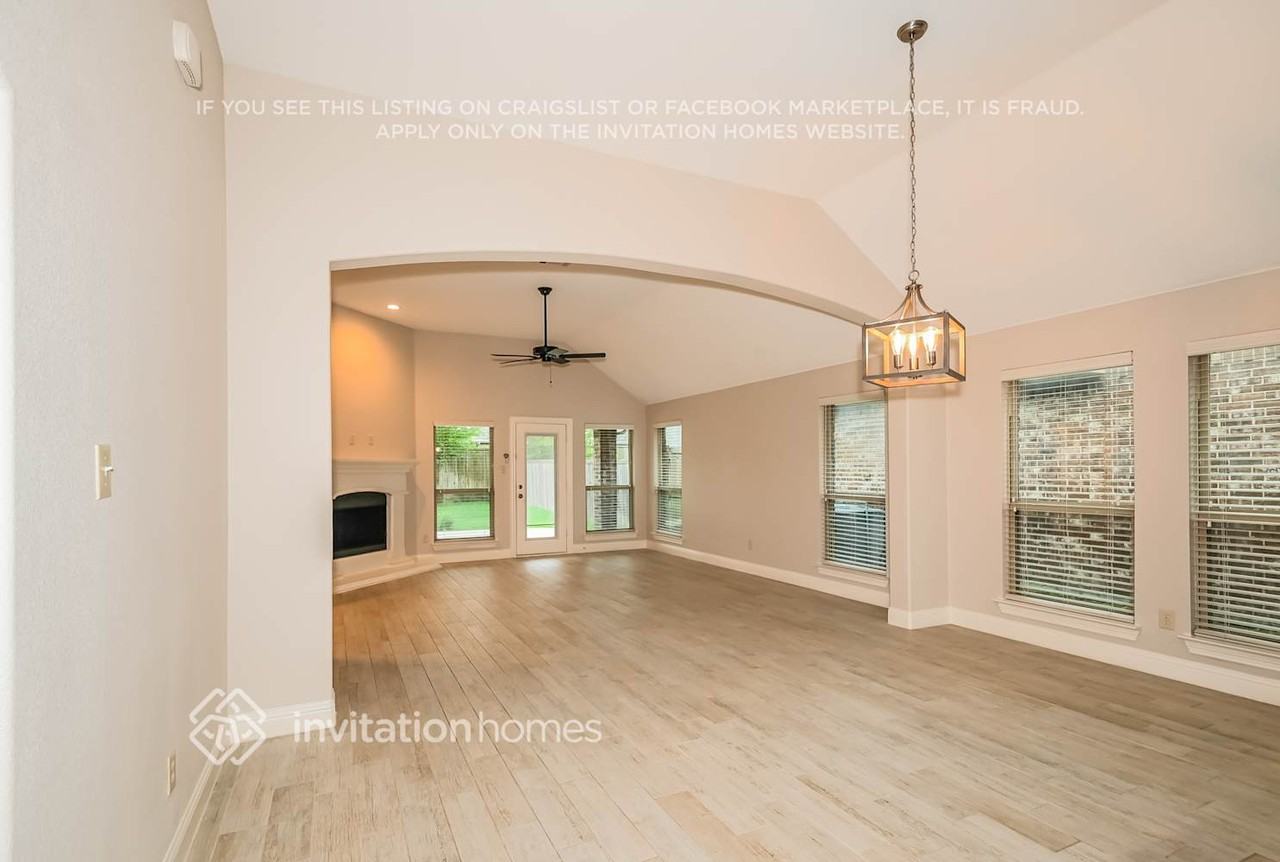 119 Charleston Ln - Photo 4 of 16