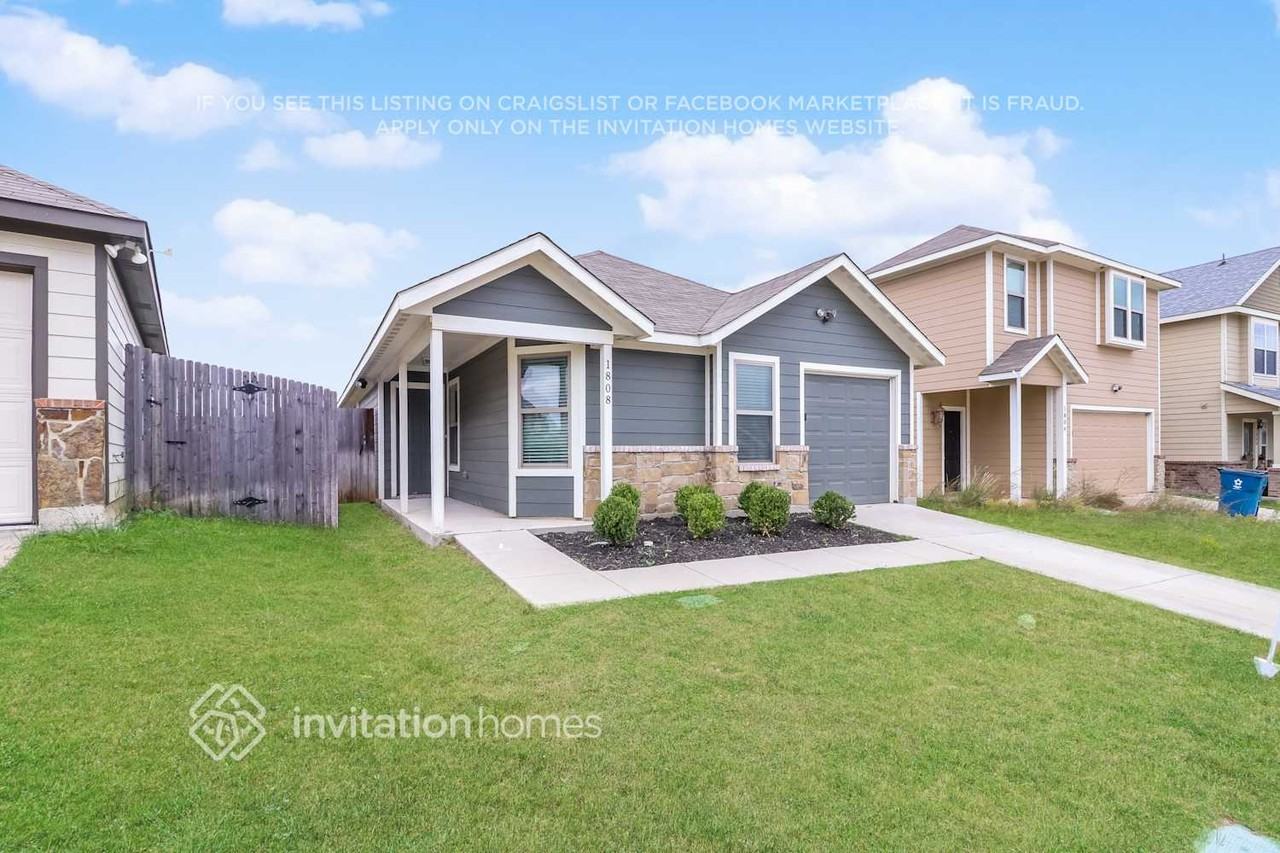 1808 Wickham Dr - Photo 2 of 16