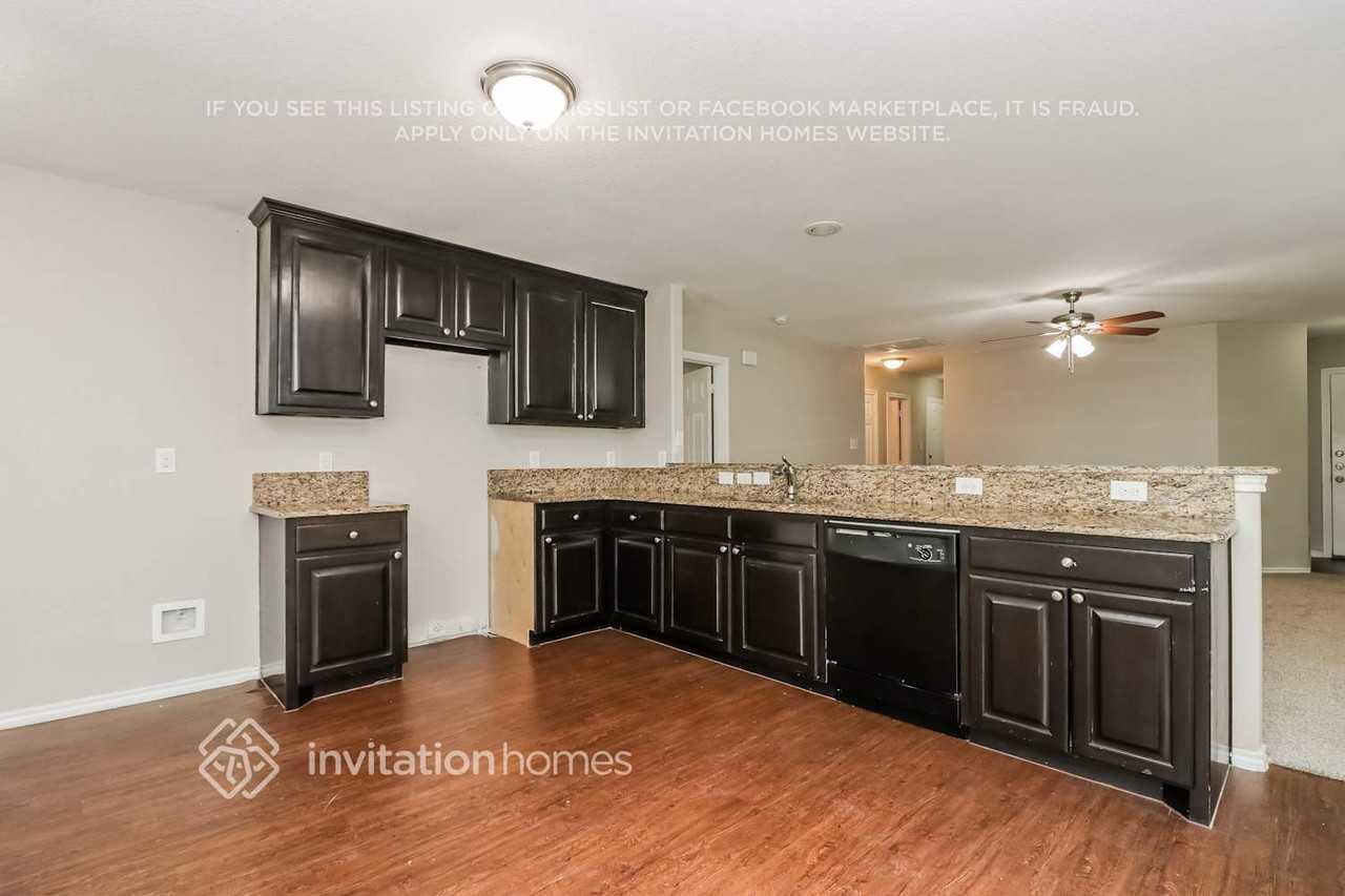 1808 Wickham Dr - Photo 6 of 16