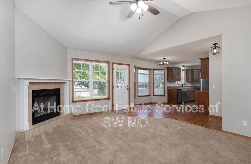 105 E Wilson St - Photo 3 of 13