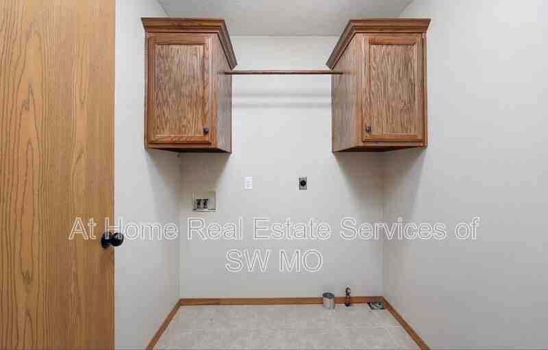 105 E Wilson St - Photo 7 of 13