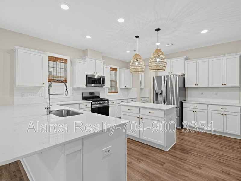 903 Claires Creek Ln - Photo 3 of 30