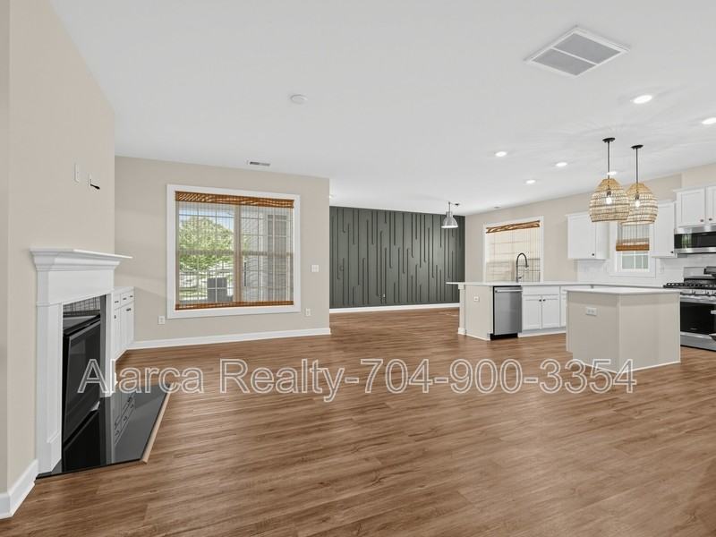 903 Claires Creek Ln - Photo 4 of 30