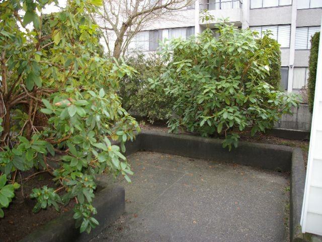707 Eighth St - Photo 2 of 16