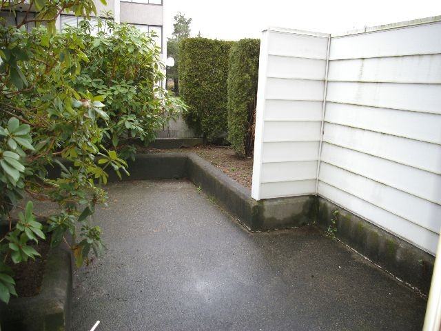 707 Eighth St - Photo 3 of 16