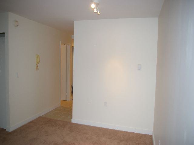 707 Eighth St - Photo 5 of 16
