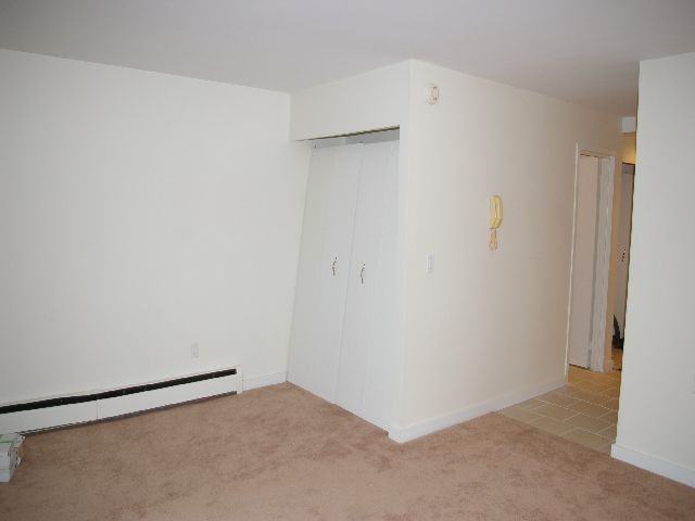 707 Eighth St - Photo 6 of 16
