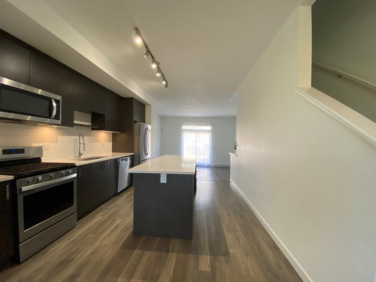 16678 25 Ave - Photo 3 of 9