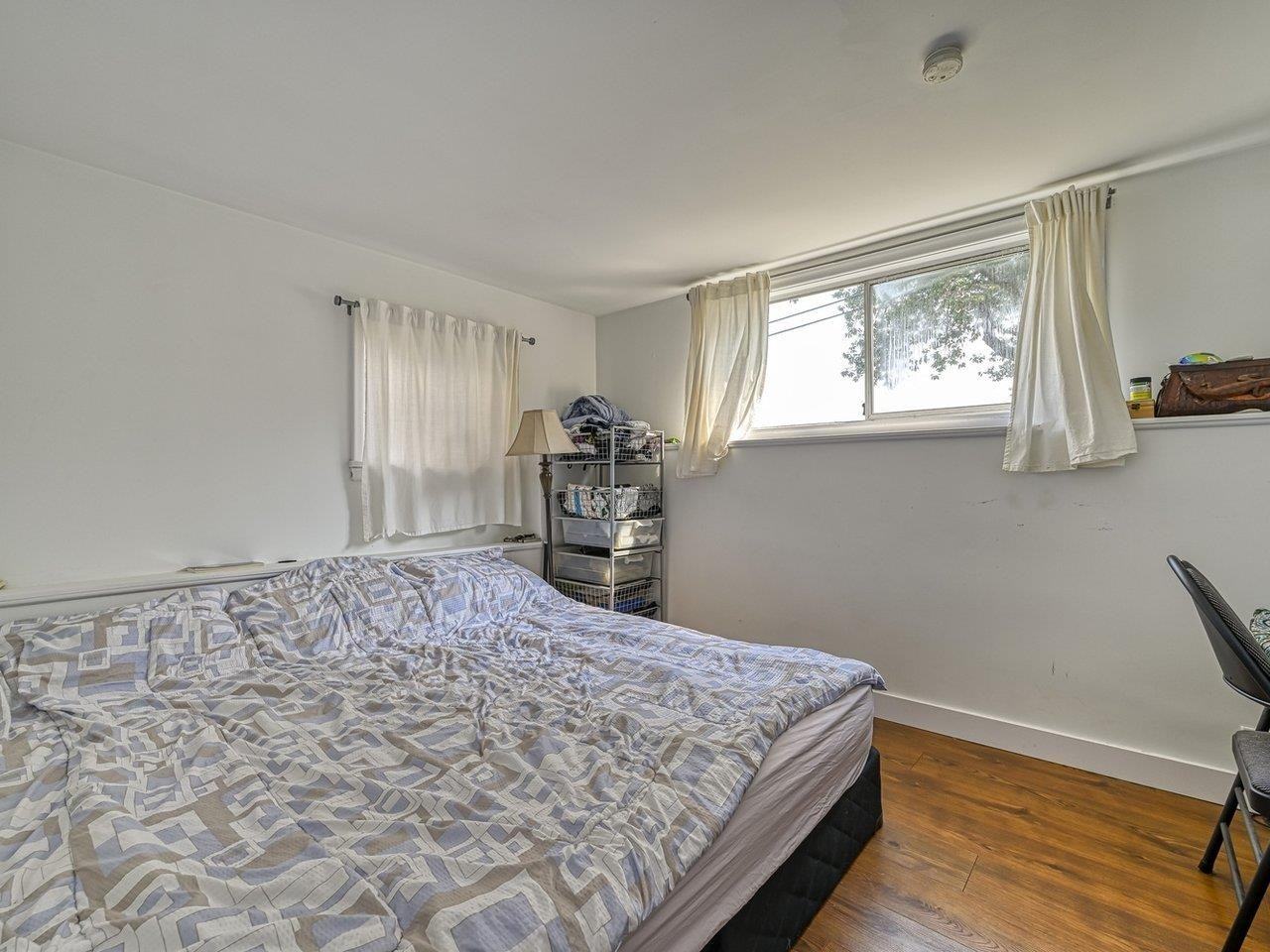 1123 Nootka St - Photo 6 of 23
