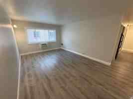 featured image of 517 S Milwaukee Ave