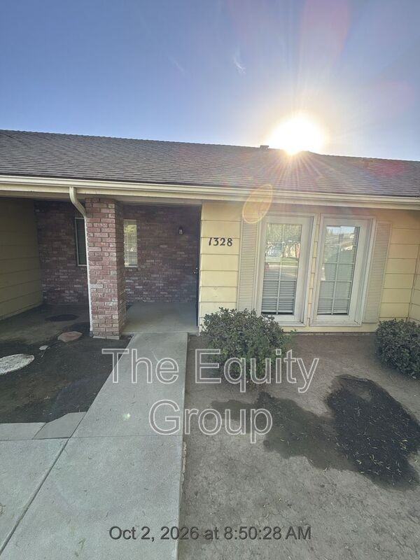 1328 S Rossmoor St - Photo 2 of 19
