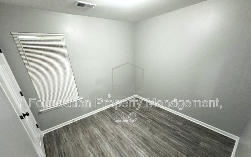 570 Hemsley Ave - Photo 7 of 18