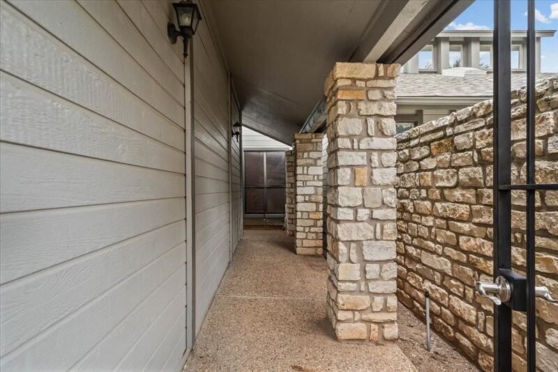 8800 Mariscal Canyon Dr - Photo 2 of 30
