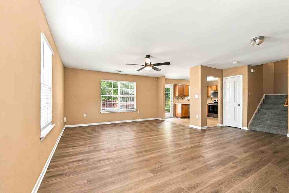 1035 Clover Gap Dr - Photo 4 of 17