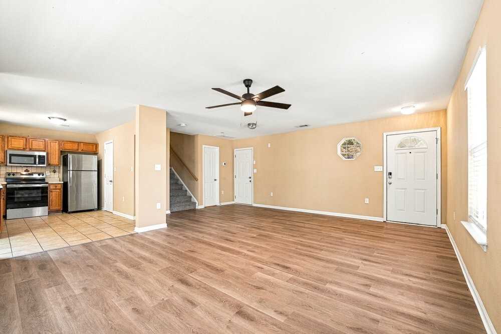 1035 Clover Gap Dr - Photo 5 of 17