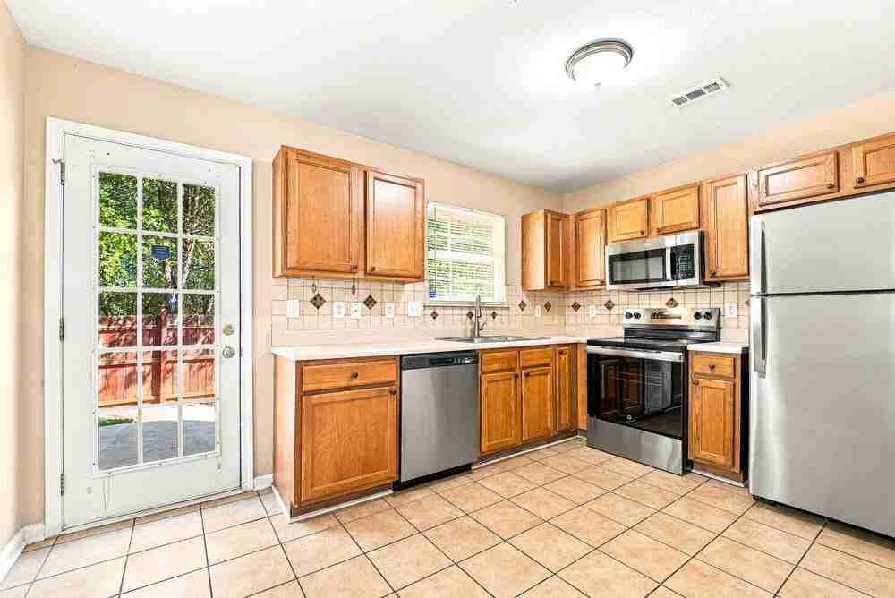 1035 Clover Gap Dr - Photo 6 of 17