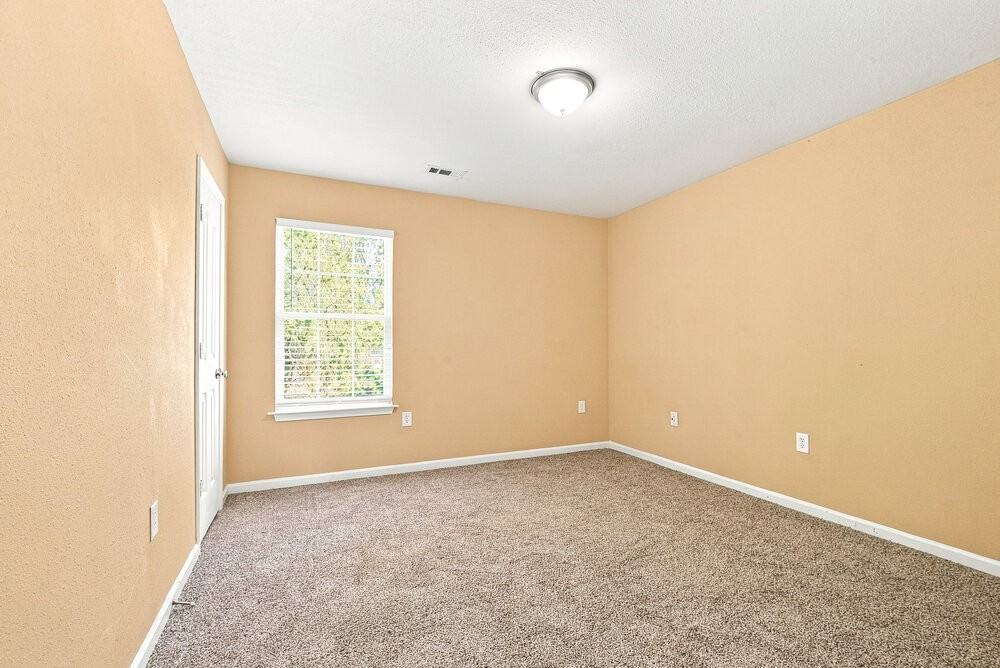 1035 Clover Gap Dr - Photo 7 of 17