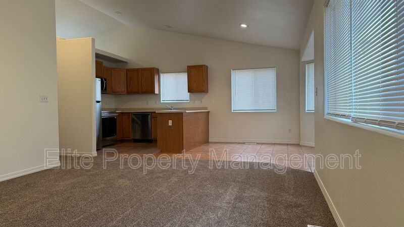 187 S Stardust Ct - Photo 3 of 16
