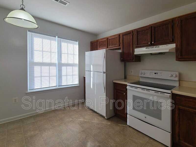 207 Heritage Commons Dr - Photo 2 of 19