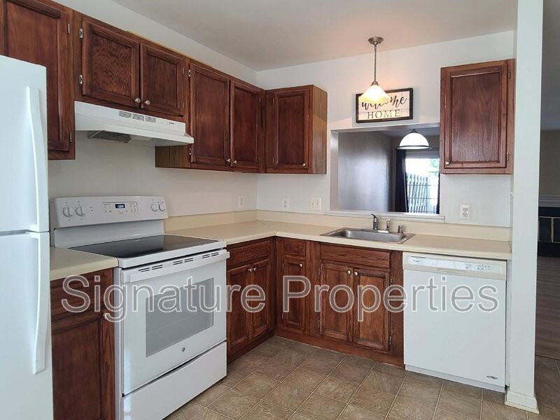 207 Heritage Commons Dr - Photo 3 of 19