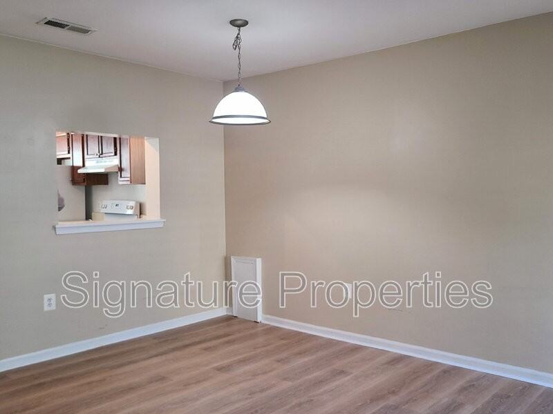 207 Heritage Commons Dr - Photo 4 of 19
