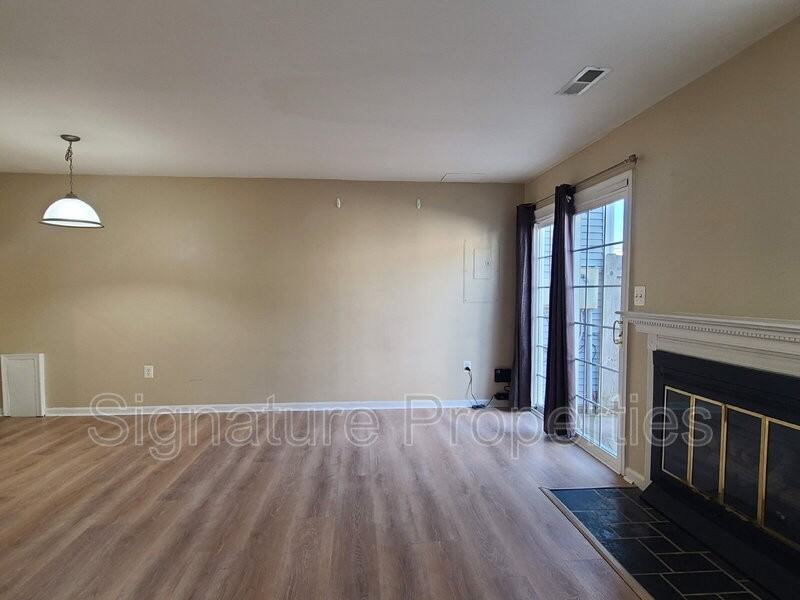 207 Heritage Commons Dr - Photo 6 of 19