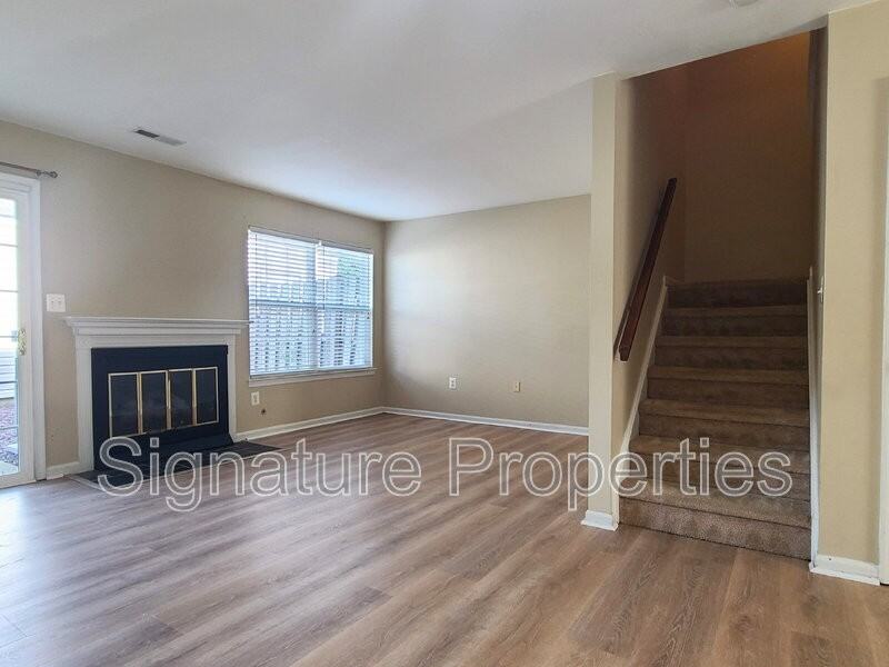 207 Heritage Commons Dr - Photo 7 of 19