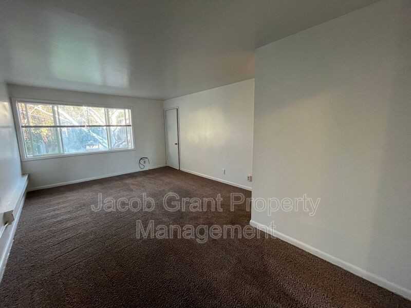 675 Tiger Ave #6 - Photo 3 of 8