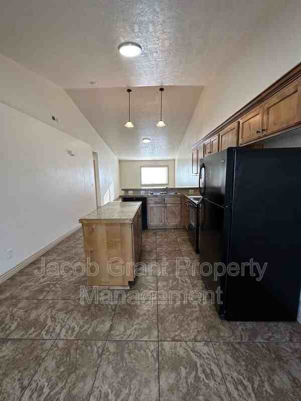 454 E Center St #A4 - Photo 6 of 15