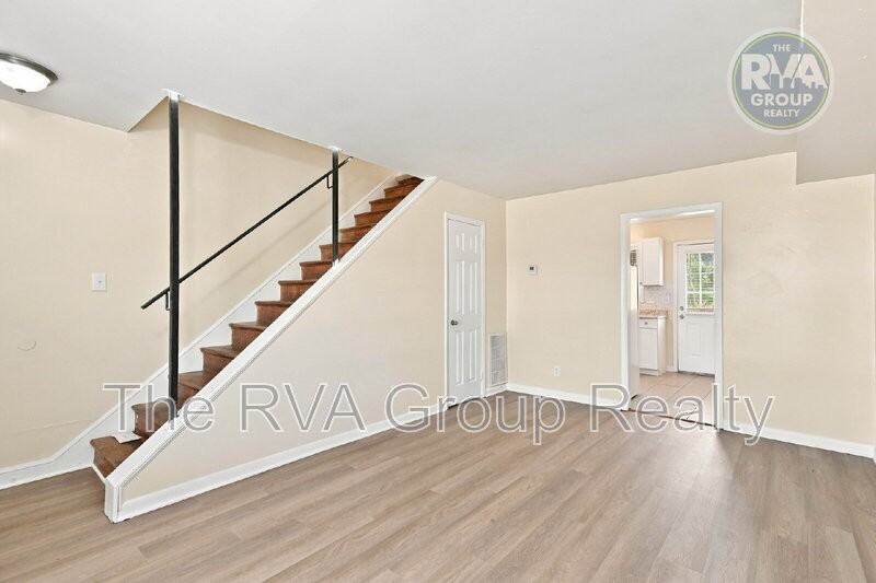 4103 N Kinsley Ave - Photo 3 of 18