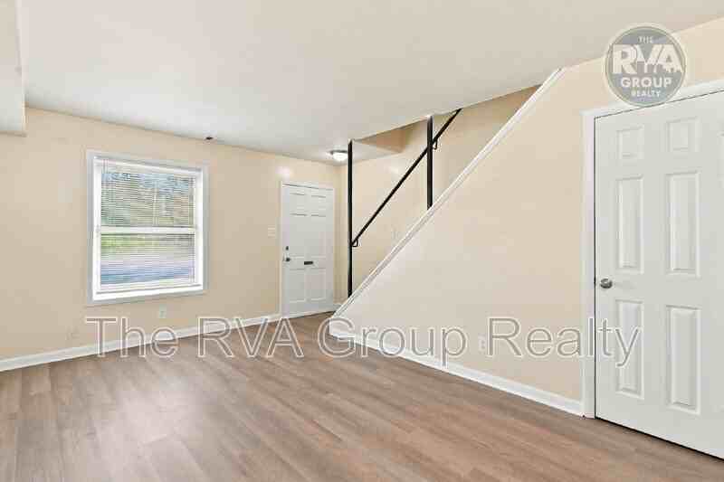 4103 N Kinsley Ave - Photo 4 of 18